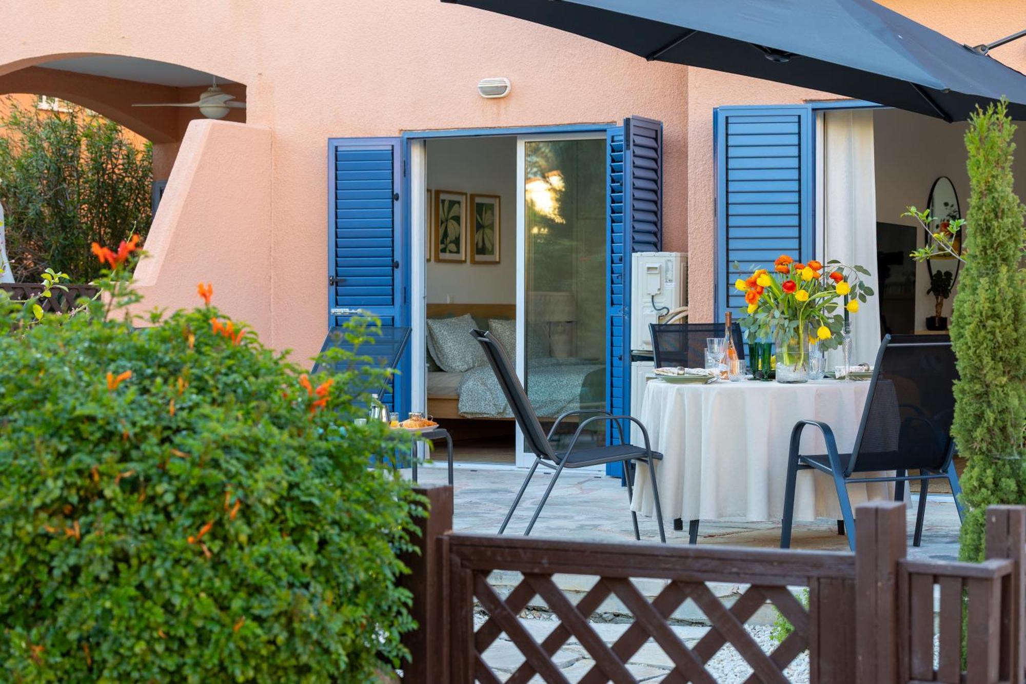 Limnaria Gardens Classic Apartament *